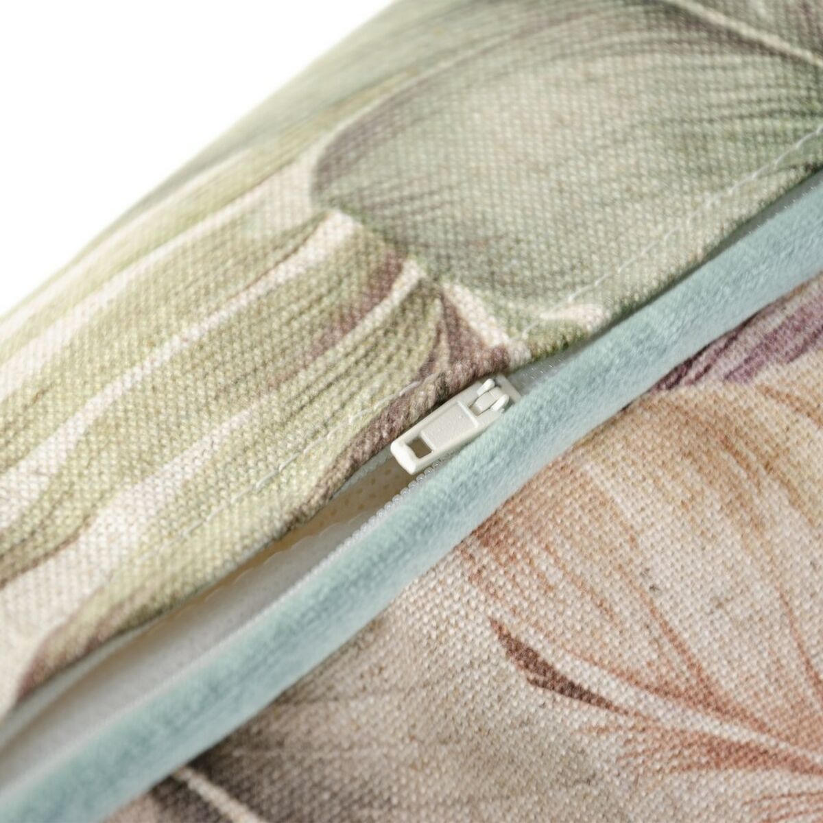 V3HB692ADE3445F67D2CD4B8AF67479A1CAR2458826P2